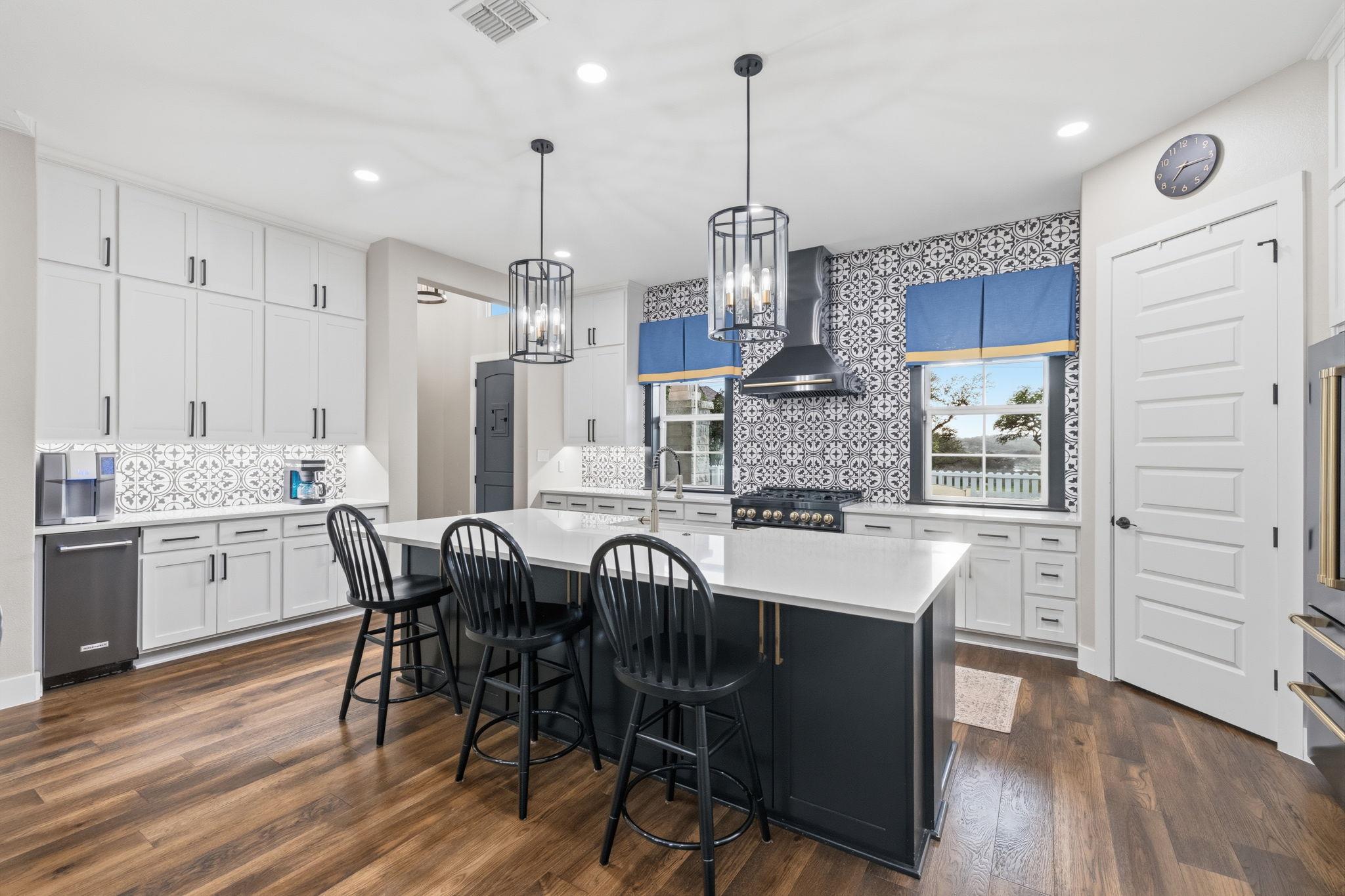 2551 Lakeshore Dr, Canyon Lake, TX 78133