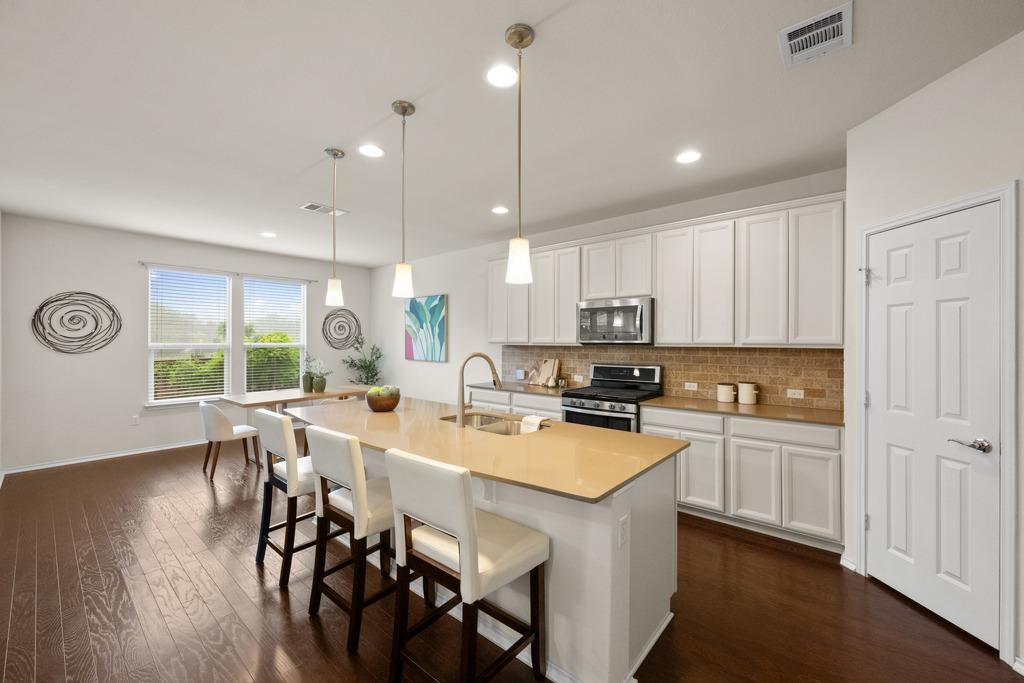 9400 Privet Dr, Austin, TX 78748