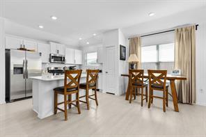 211 Camargue Dr, Hutto, TX 78634