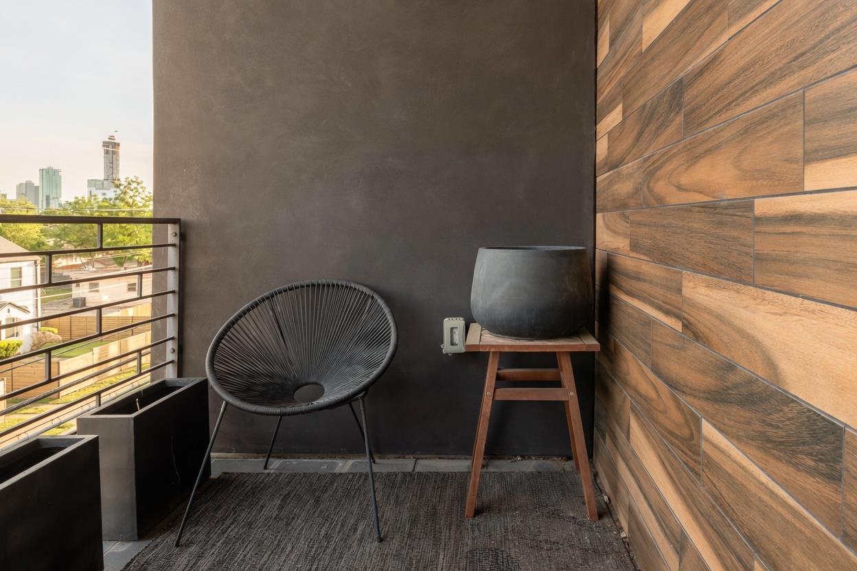 1322 E 12th St # 305, Austin, TX 78702