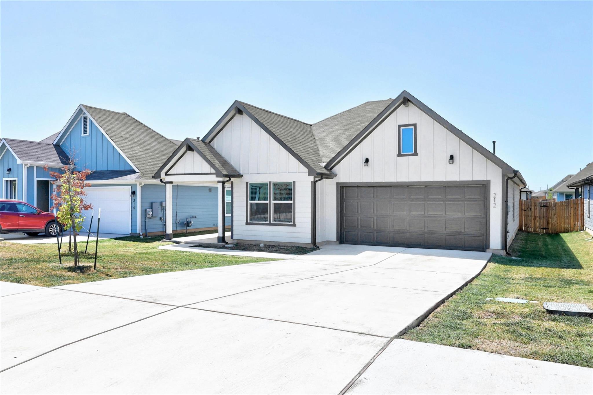 212 Sweetwater Creek Ln, Hutto, TX 78634