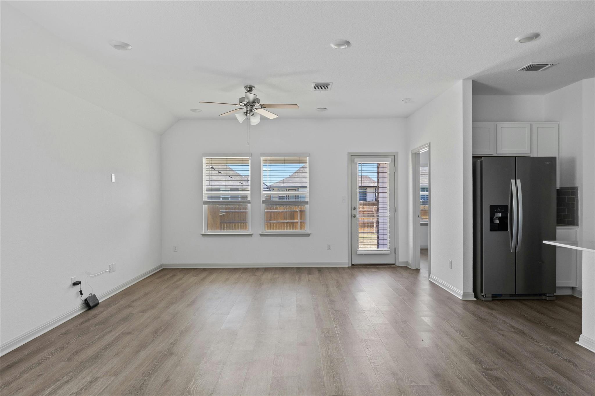 212 Sweetwater Creek Ln, Hutto, TX 78634