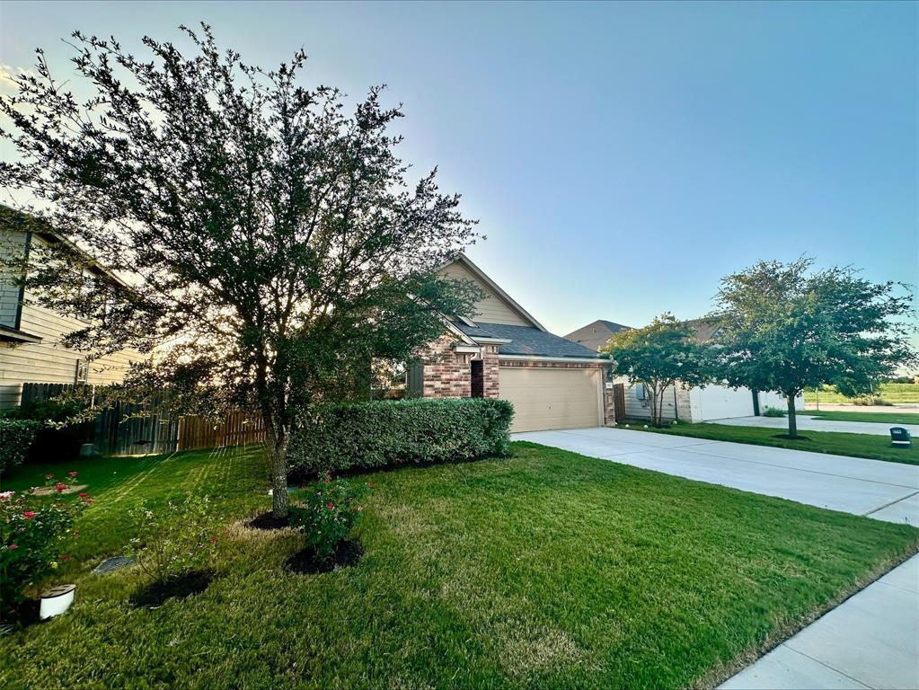 102 Schuylerville Dr, Elgin, TX 78621