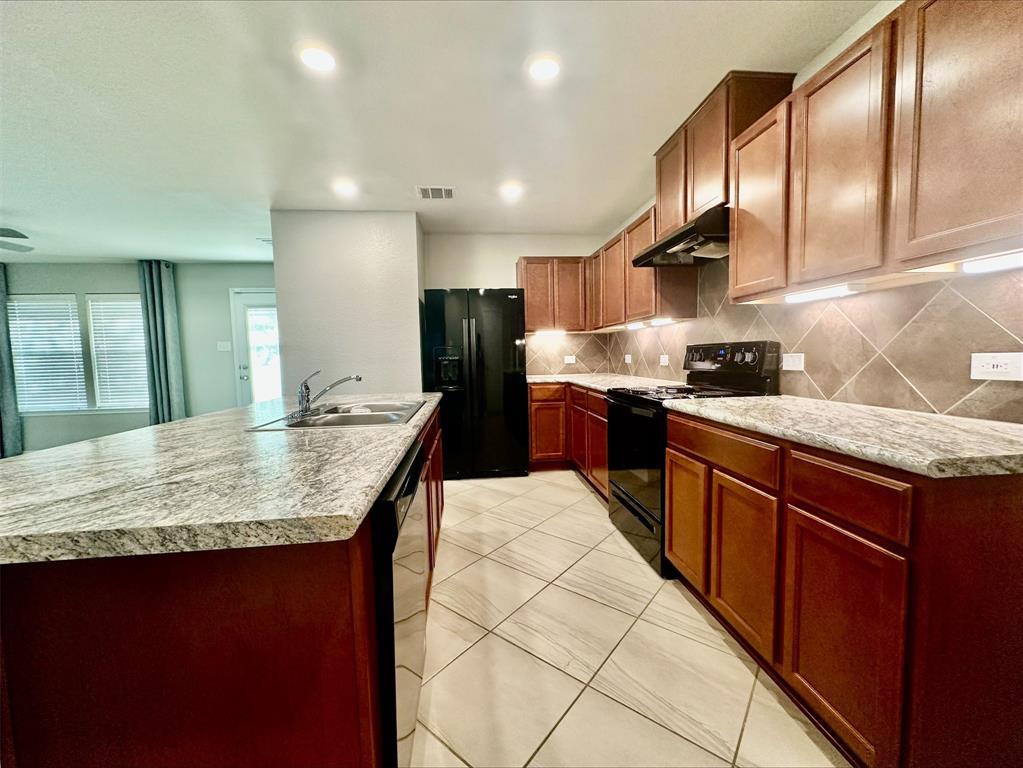 102 Schuylerville Dr, Elgin, TX 78621