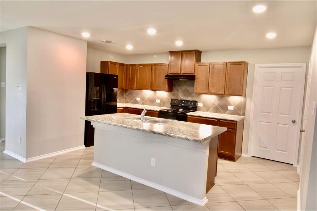 102 Schuylerville Dr, Elgin, TX 78621