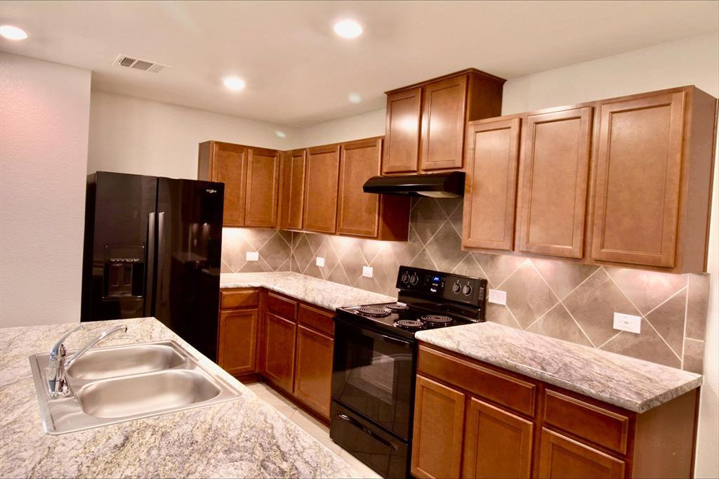 102 Schuylerville Dr, Elgin, TX 78621