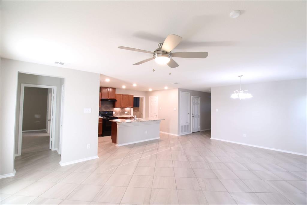 102 Schuylerville Dr, Elgin, TX 78621