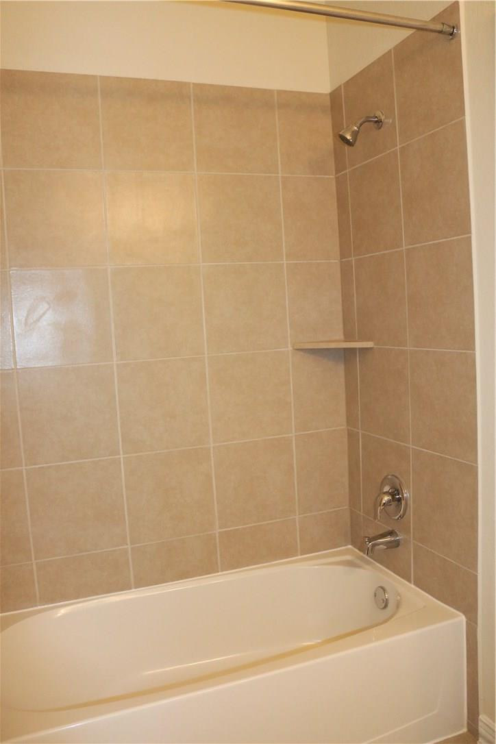 913 Wolcott Dr, Leander, TX 78641