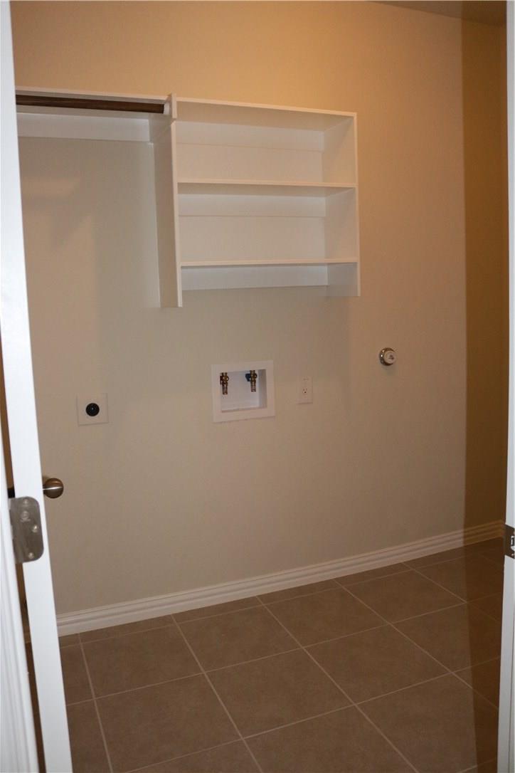 913 Wolcott Dr, Leander, TX 78641