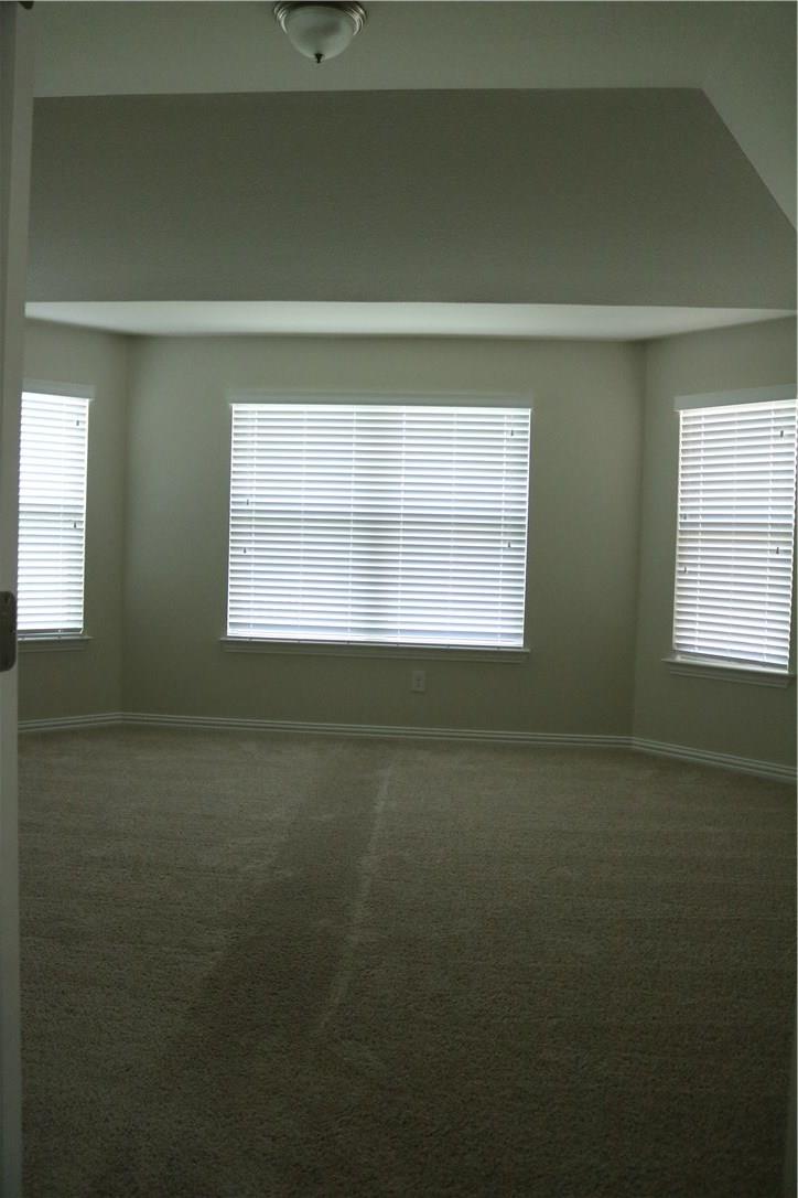 913 Wolcott Dr, Leander, TX 78641