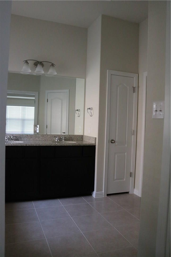 913 Wolcott Dr, Leander, TX 78641