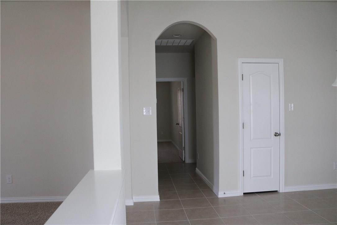 913 Wolcott Dr, Leander, TX 78641