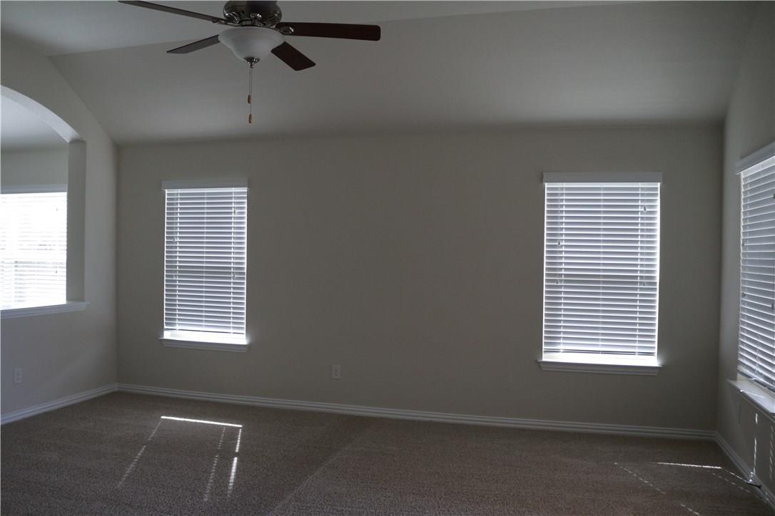 913 Wolcott Dr, Leander, TX 78641