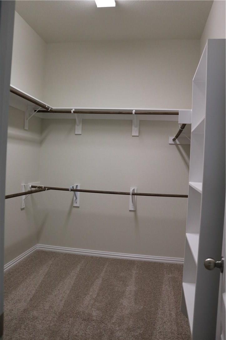 913 Wolcott Dr, Leander, TX 78641