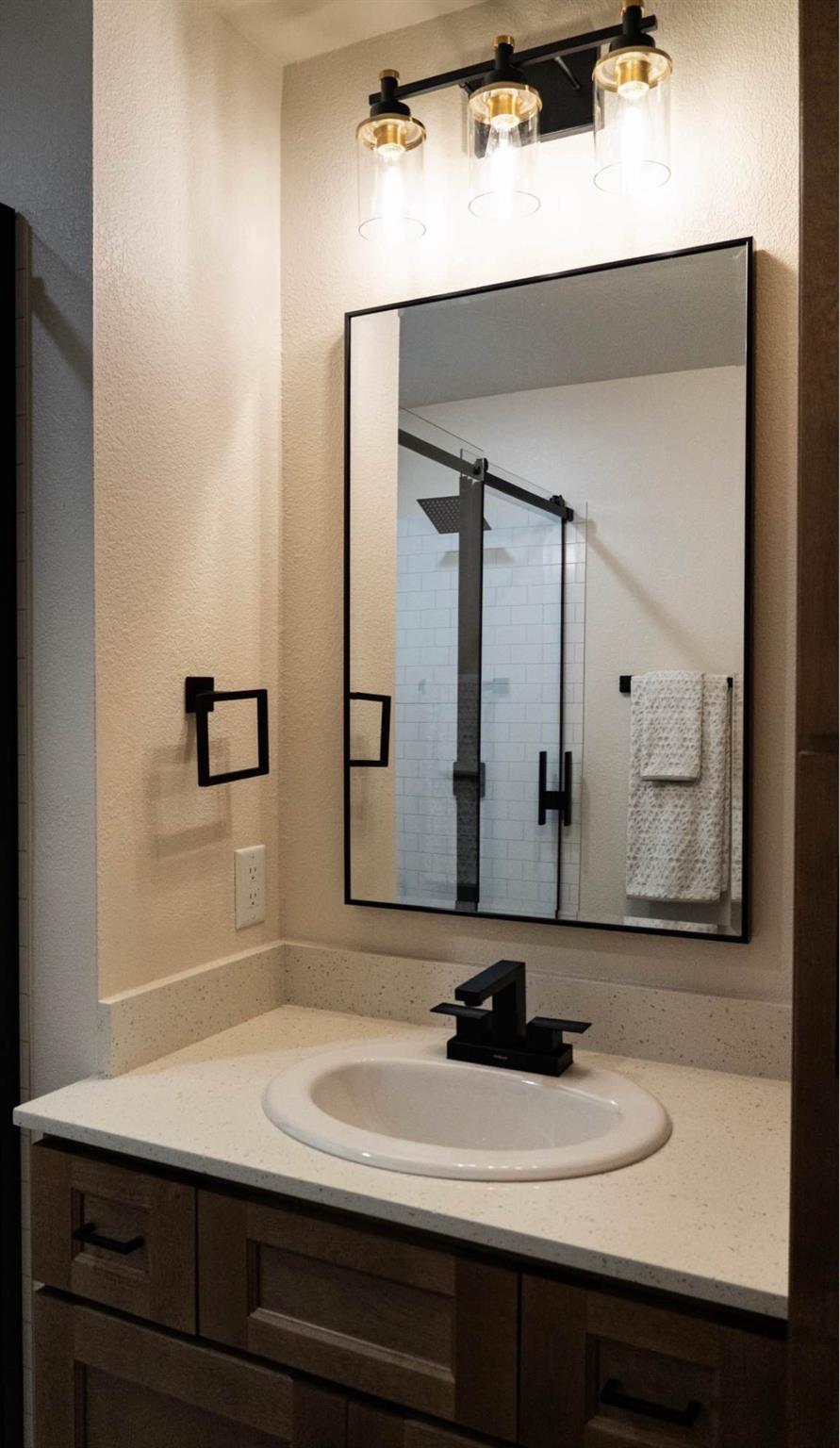 9421 Sycamore Shade Ln, Seguin, TX 78155