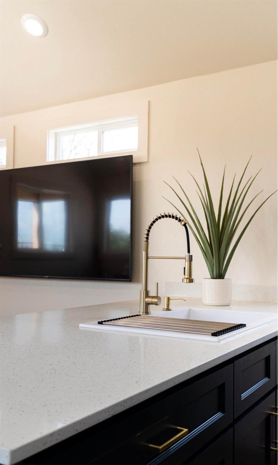 9421 Sycamore Shade Ln, Seguin, TX 78155