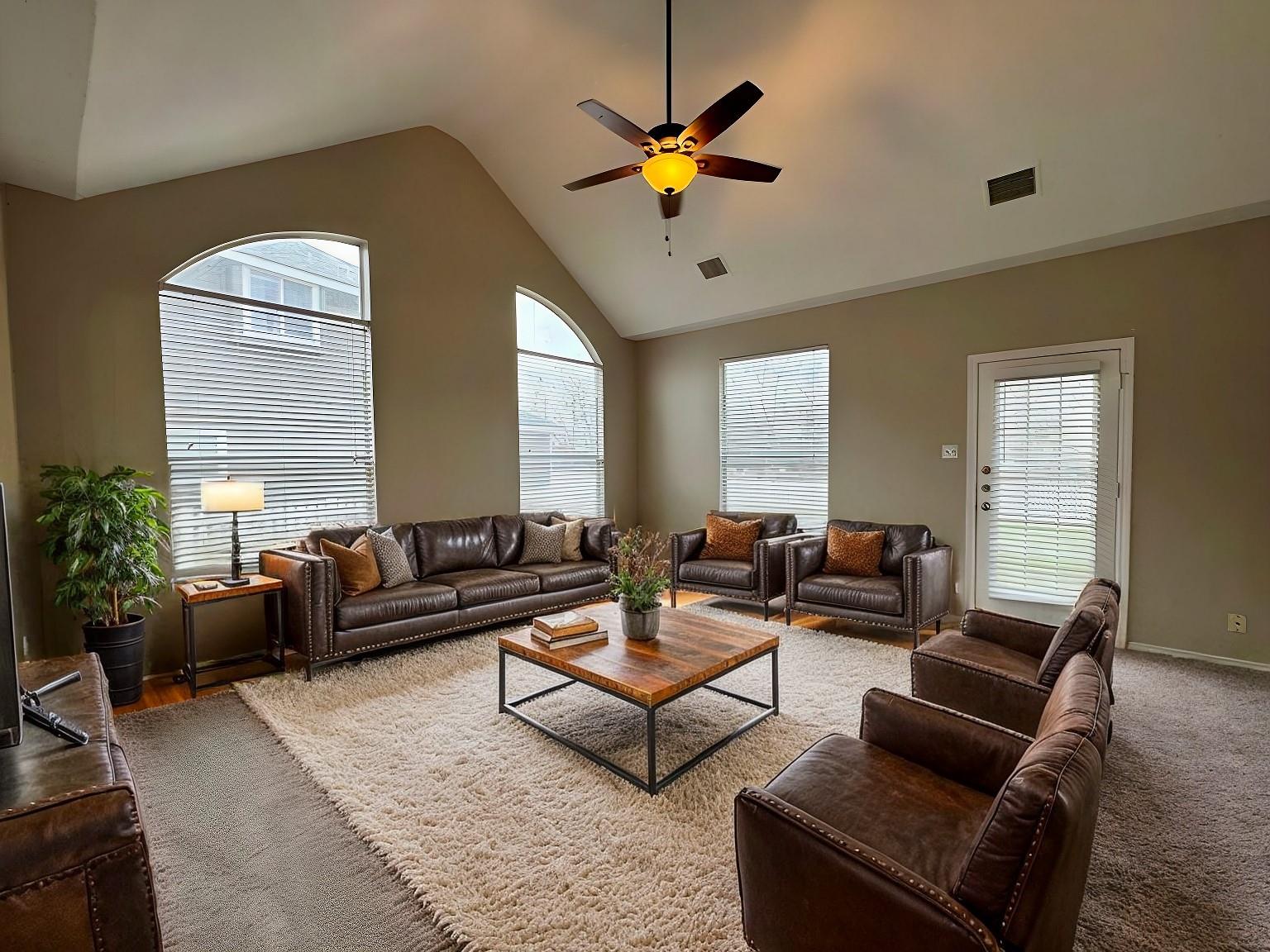 544 Hogan, Kyle, TX 78640