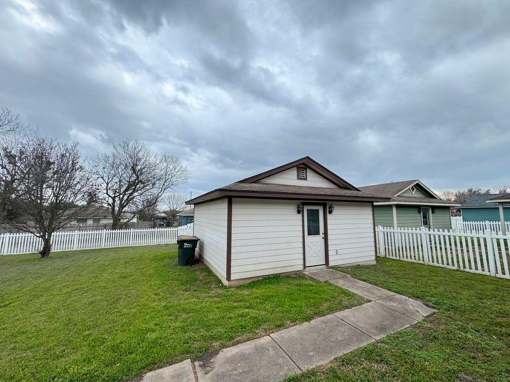 544 Hogan, Kyle, TX 78640