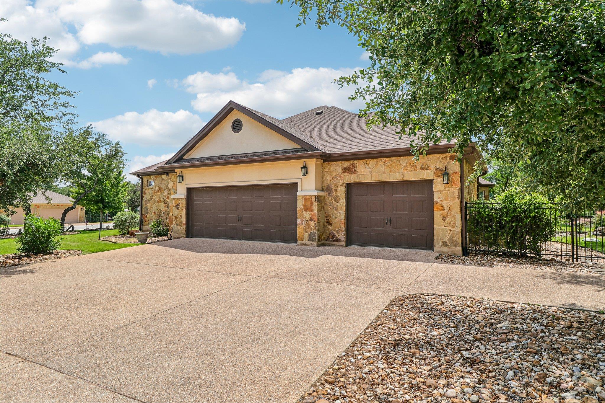 1302 Big Dr, Georgetown, TX 78628
