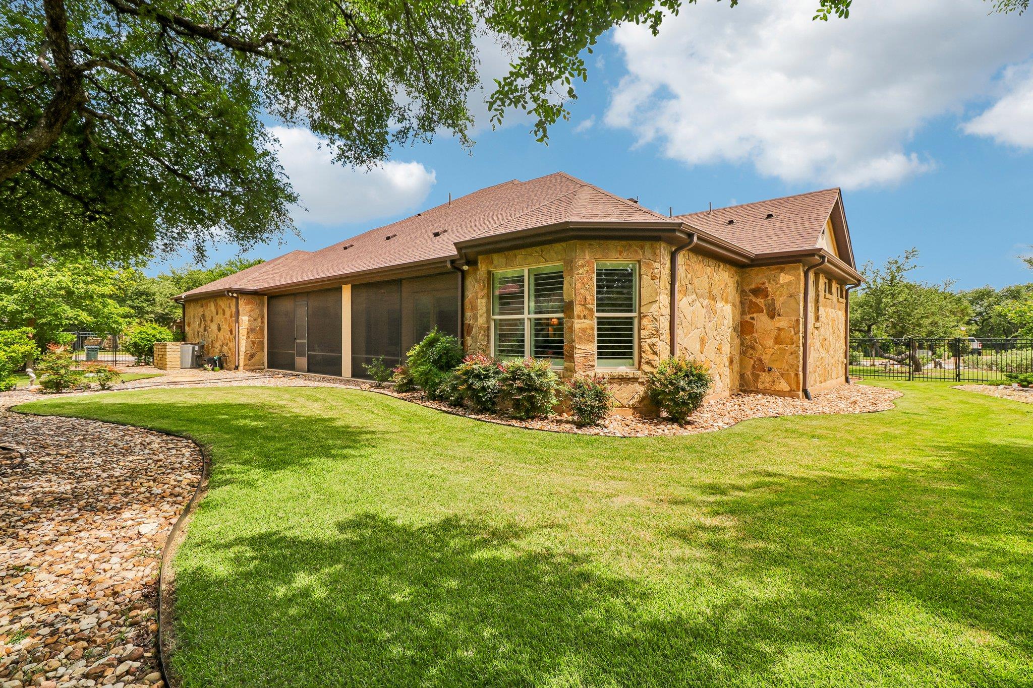 1302 Big Dr, Georgetown, TX 78628