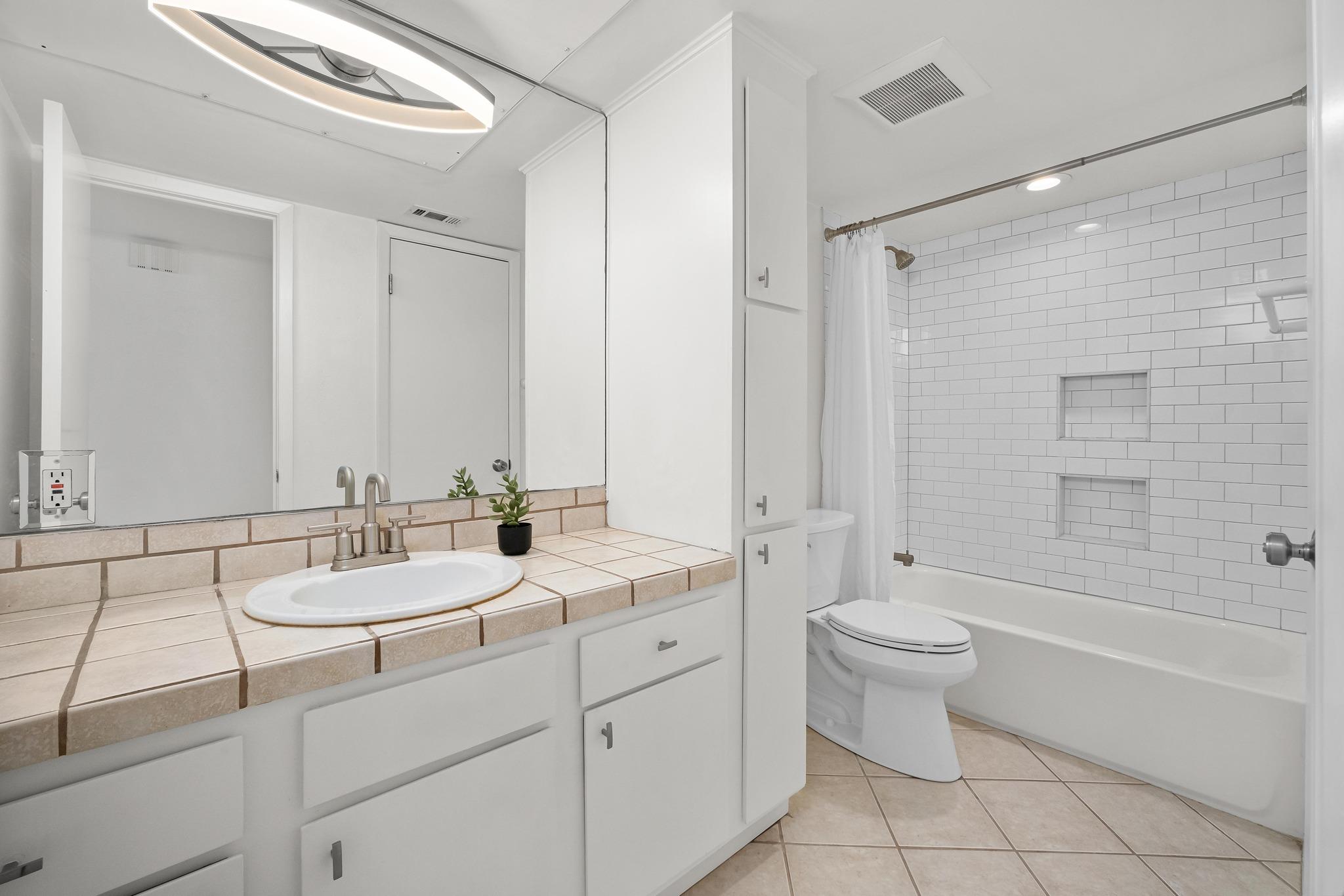 2104 Cullen Ave # 202, Austin, TX 78757