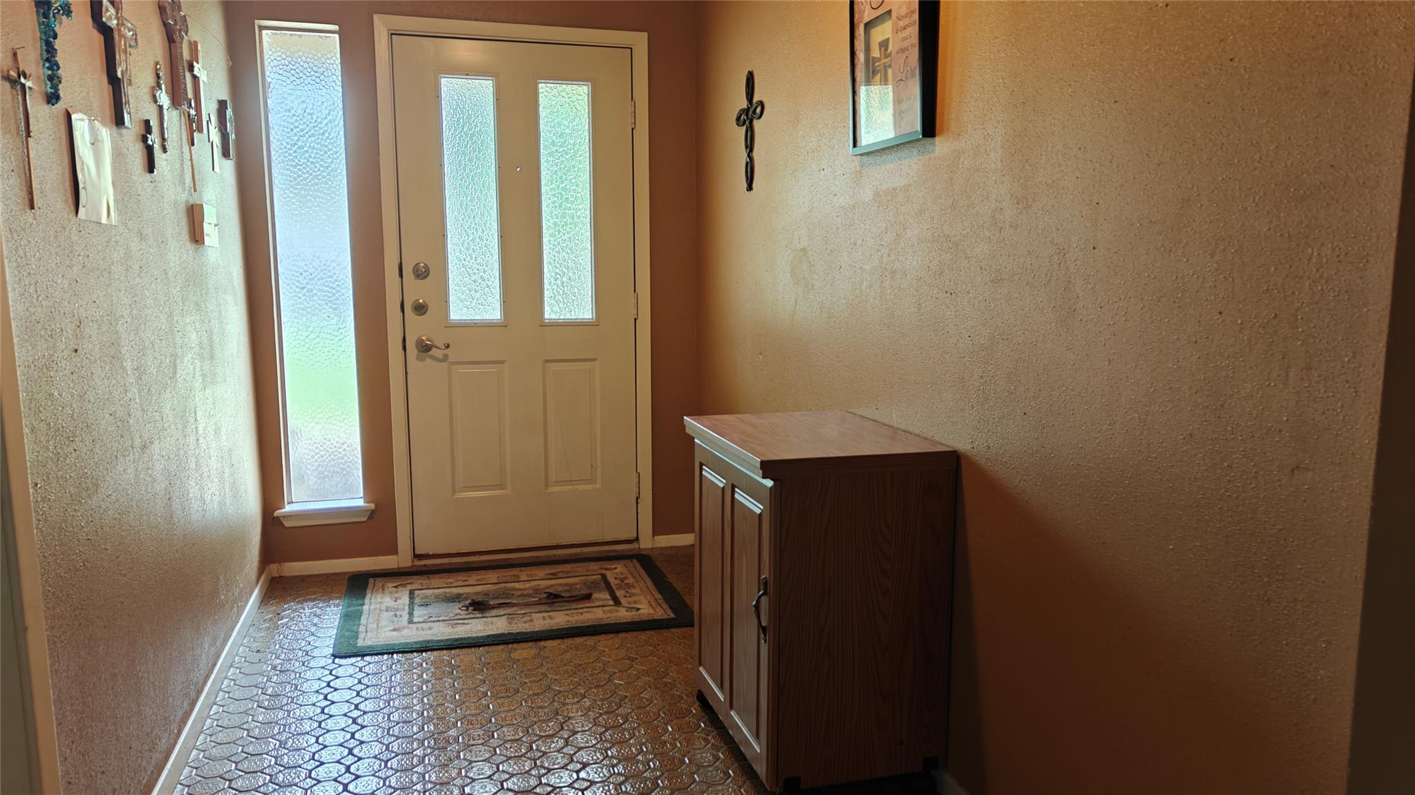 526 Dennis Dr, Round Rock, TX 78664