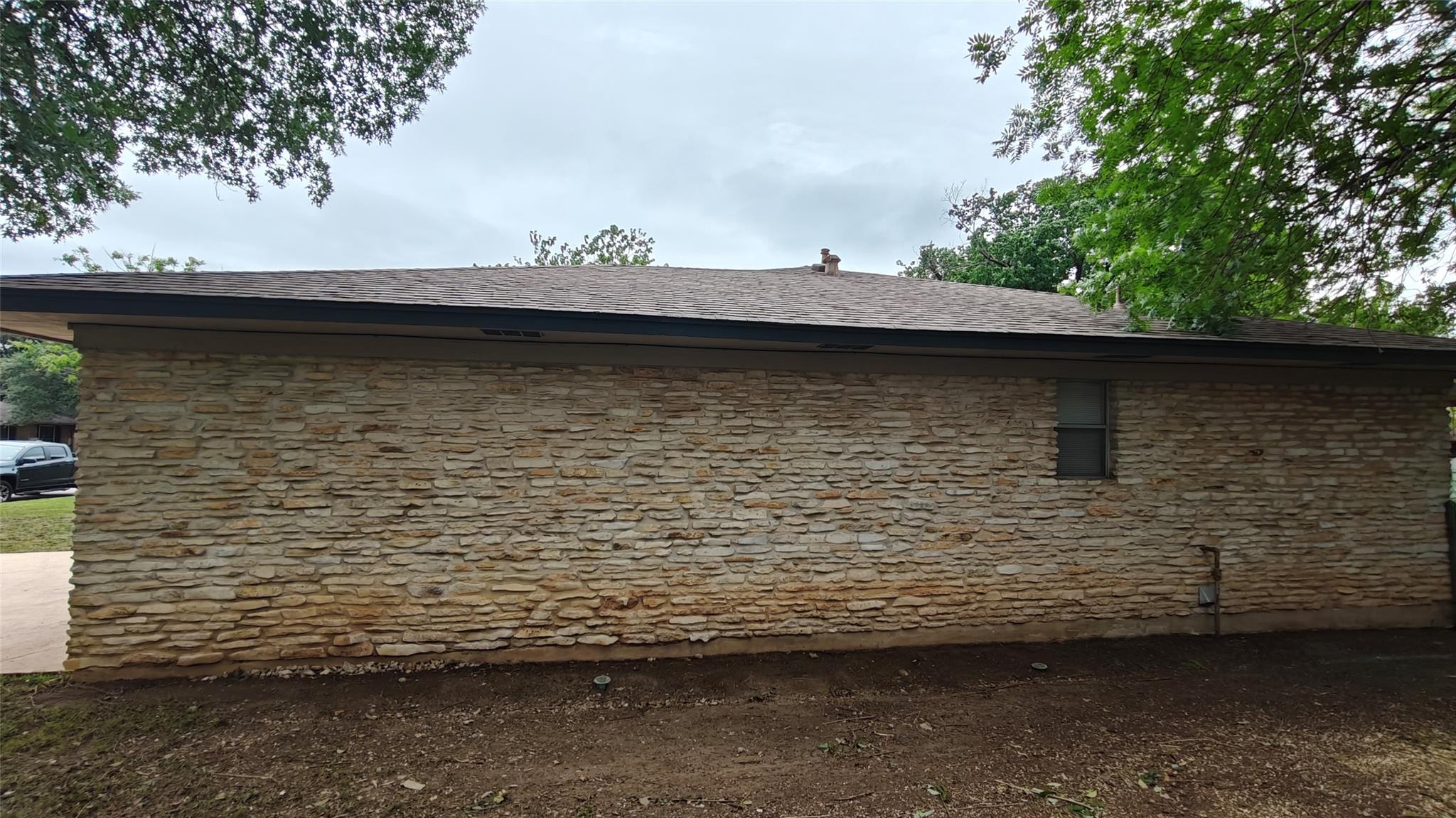 526 Dennis Dr, Round Rock, TX 78664