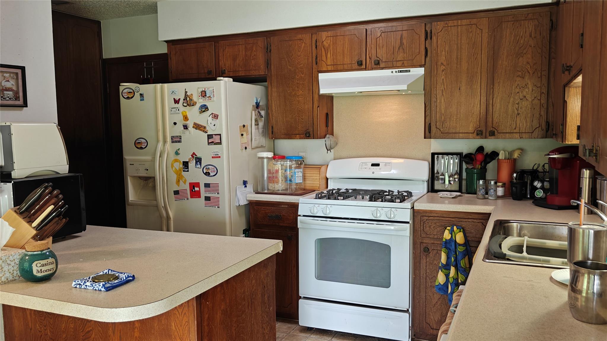 526 Dennis Dr, Round Rock, TX 78664