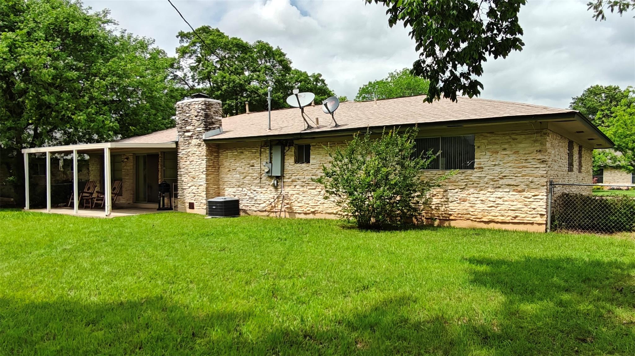 526 Dennis Dr, Round Rock, TX 78664