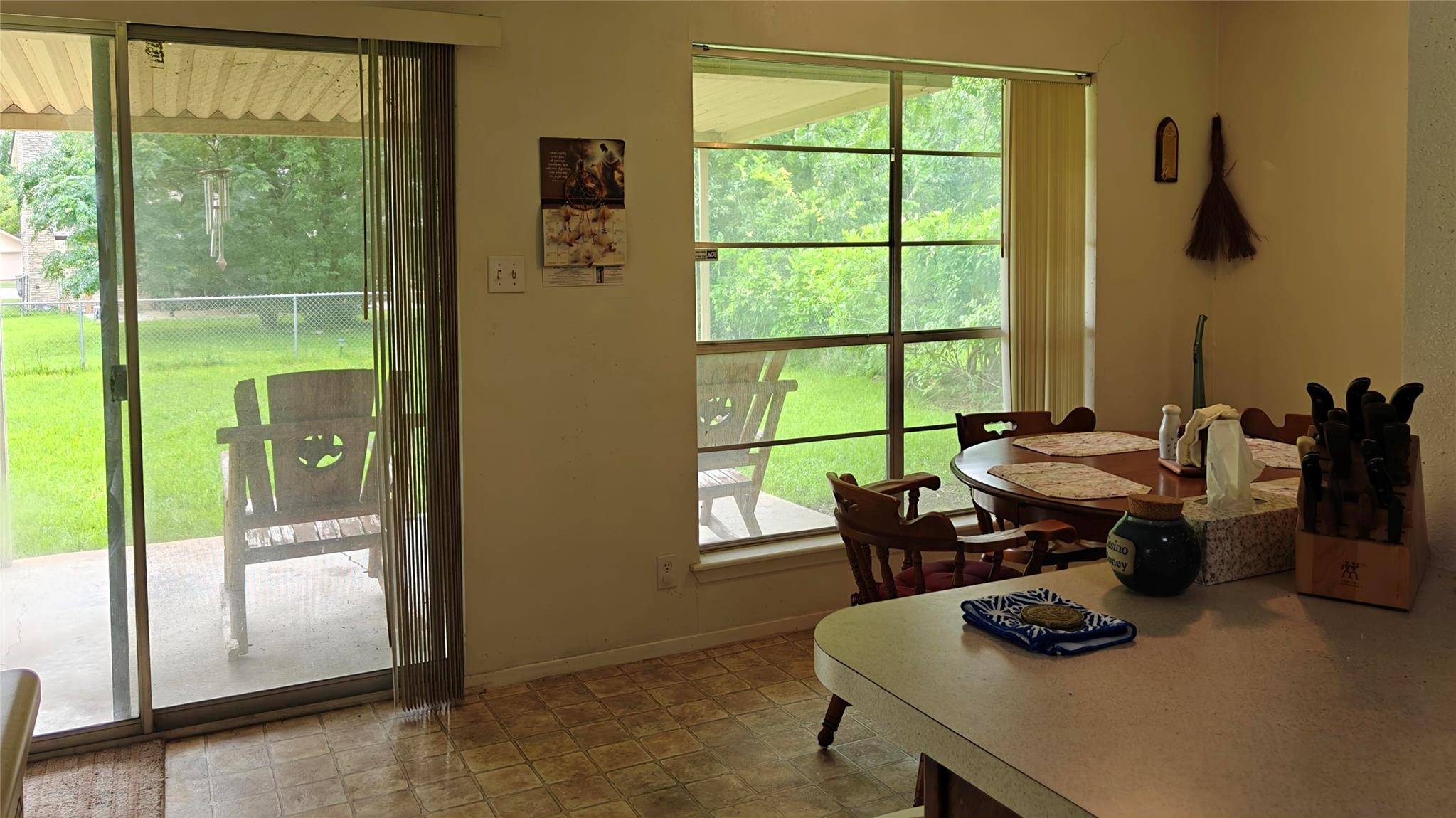526 Dennis Dr, Round Rock, TX 78664