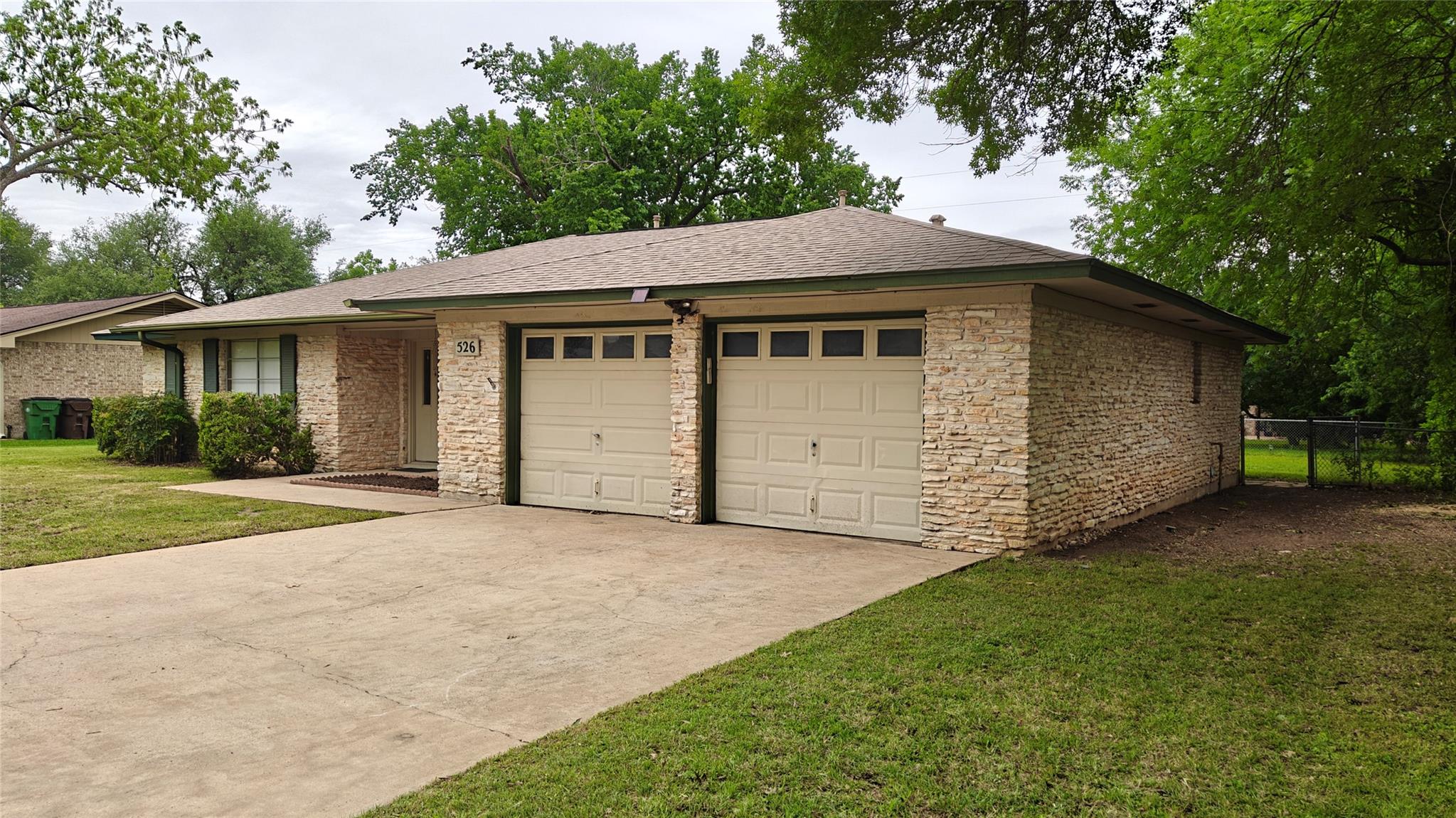 526 Dennis Dr, Round Rock, TX 78664