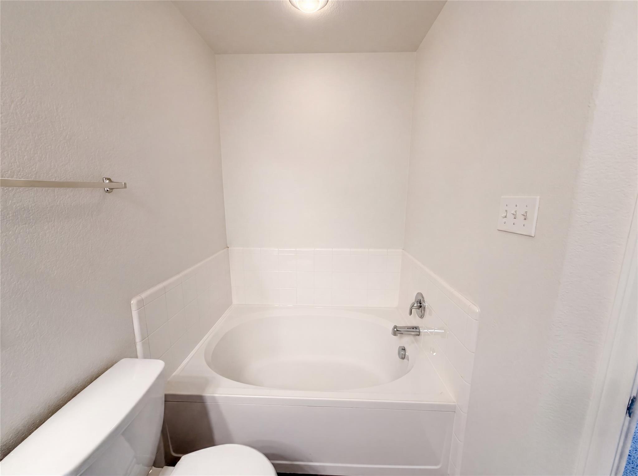 6009 Randleman Dr, Del Valle, TX 78617