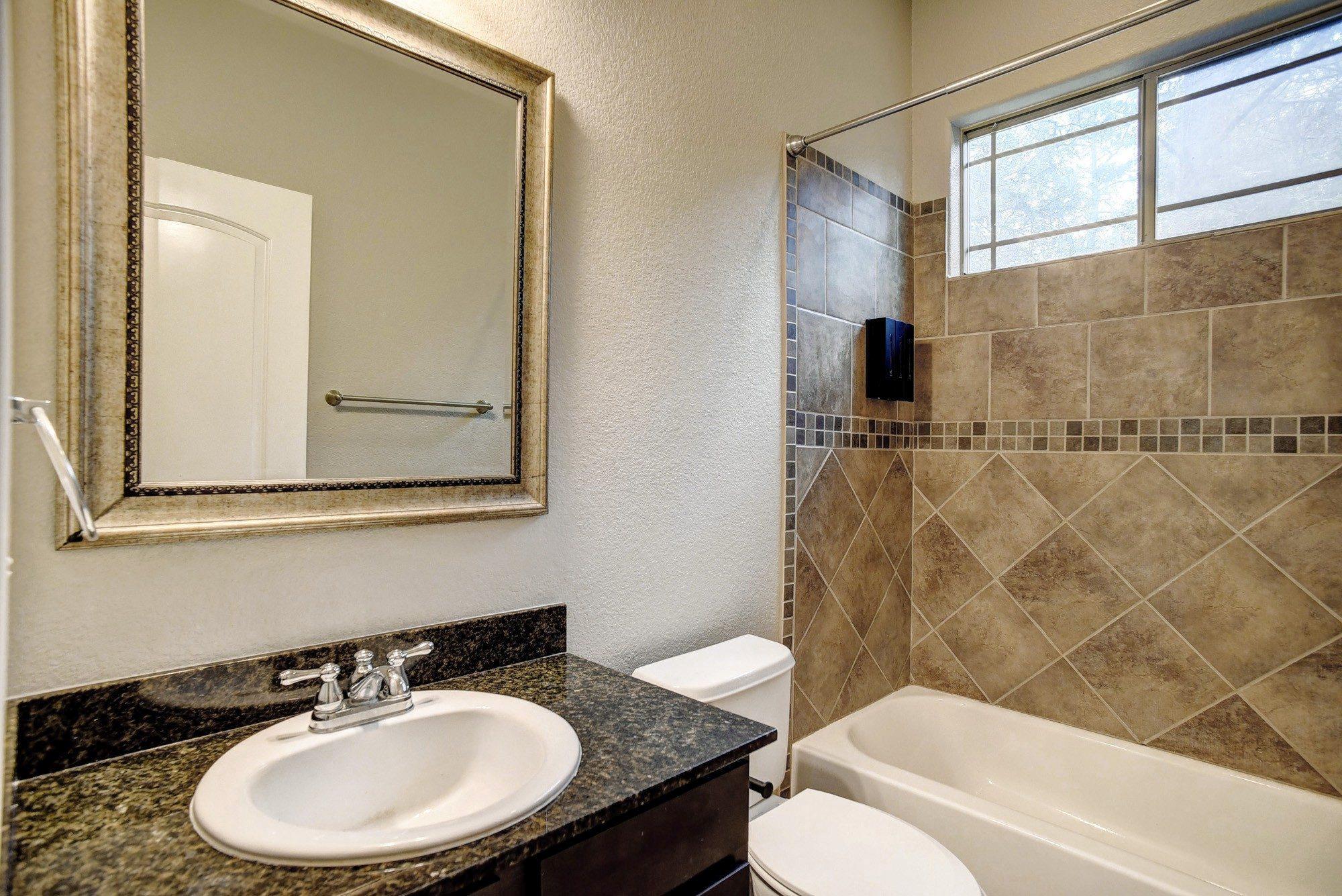 105 S Kaupo Dr, Bastrop, TX 78602