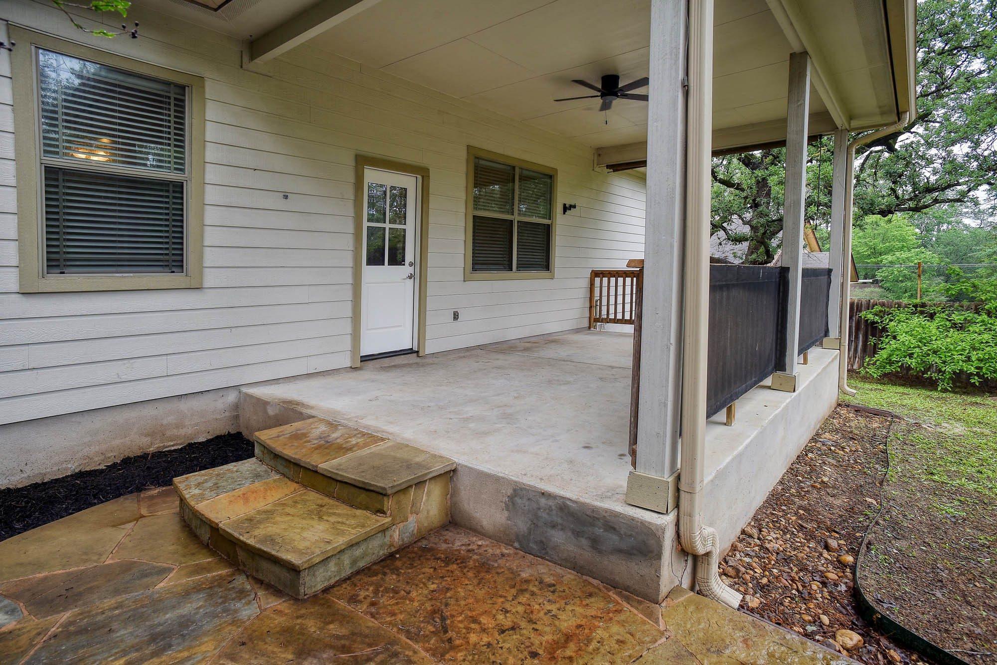 105 S Kaupo Dr, Bastrop, TX 78602