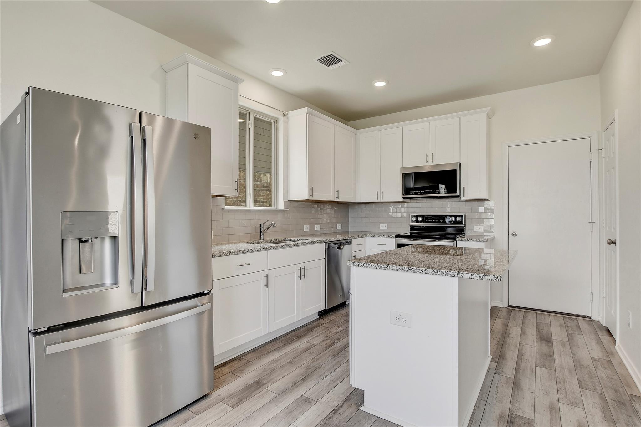 449 Stone Water Ln, Jarrell, TX 76588