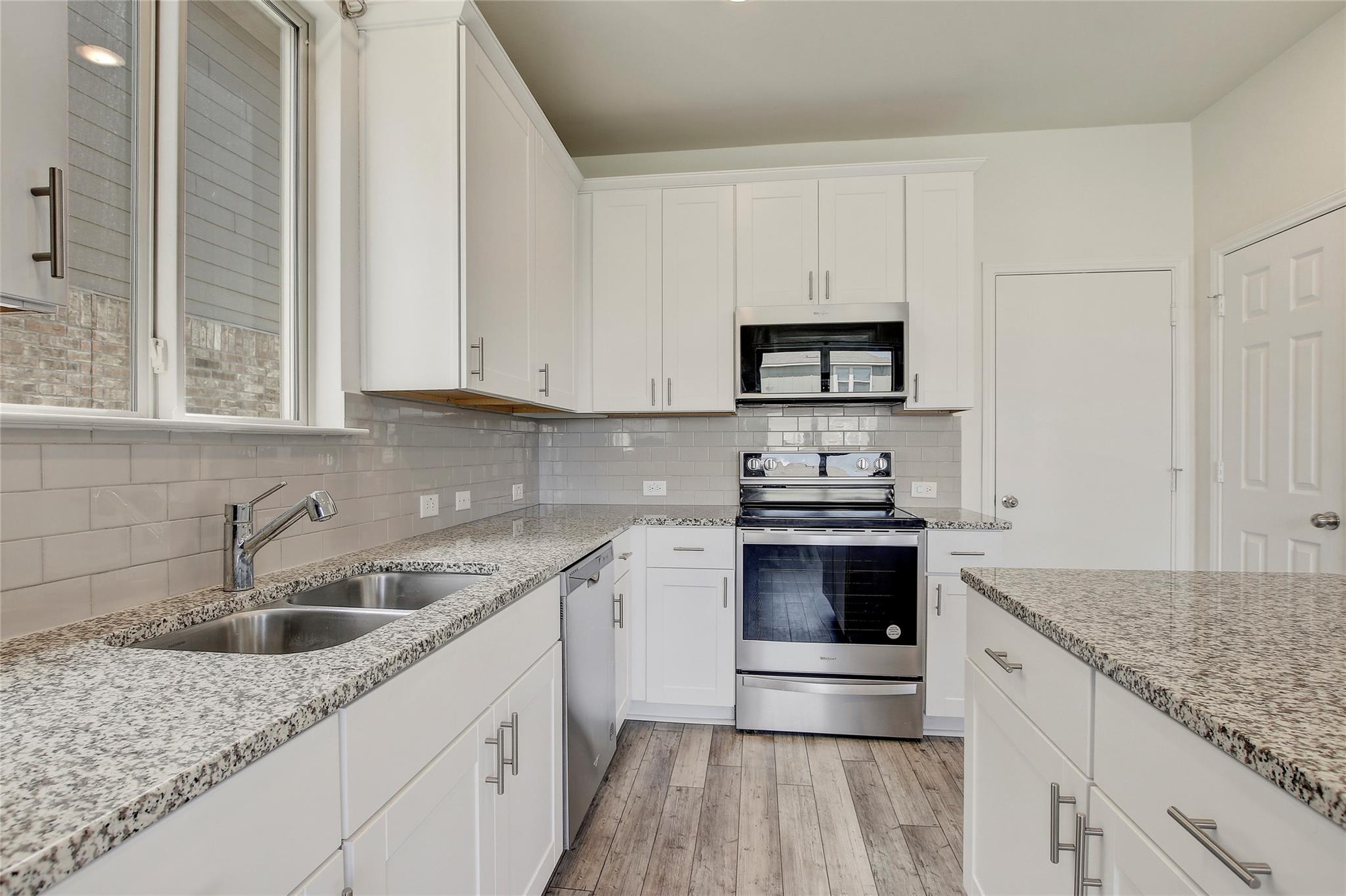 449 Stone Water Ln, Jarrell, TX 76588