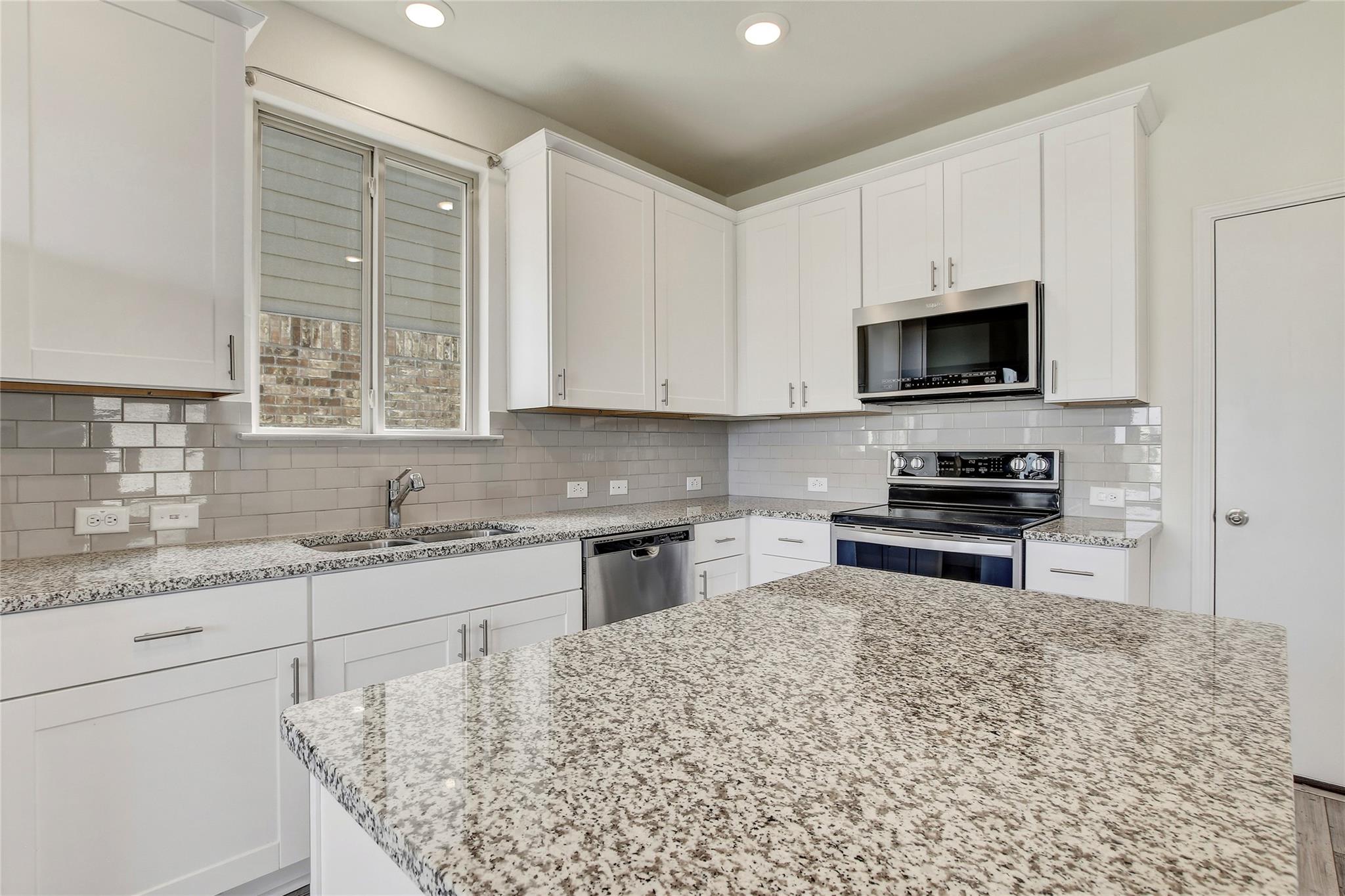 449 Stone Water Ln, Jarrell, TX 76588