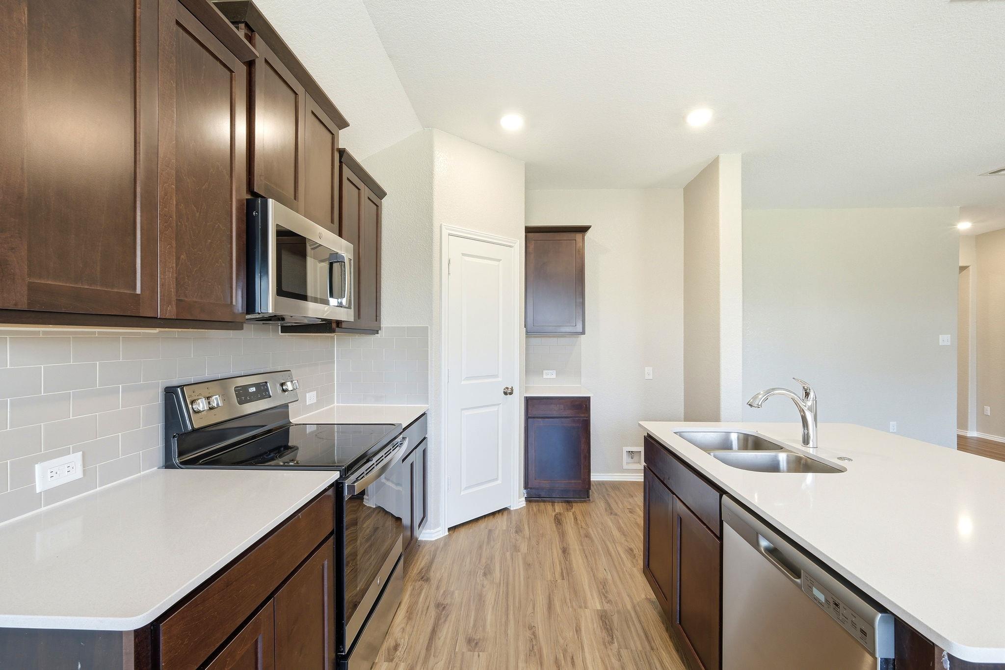 1001 Bluejack Way, Hutto, TX 78634