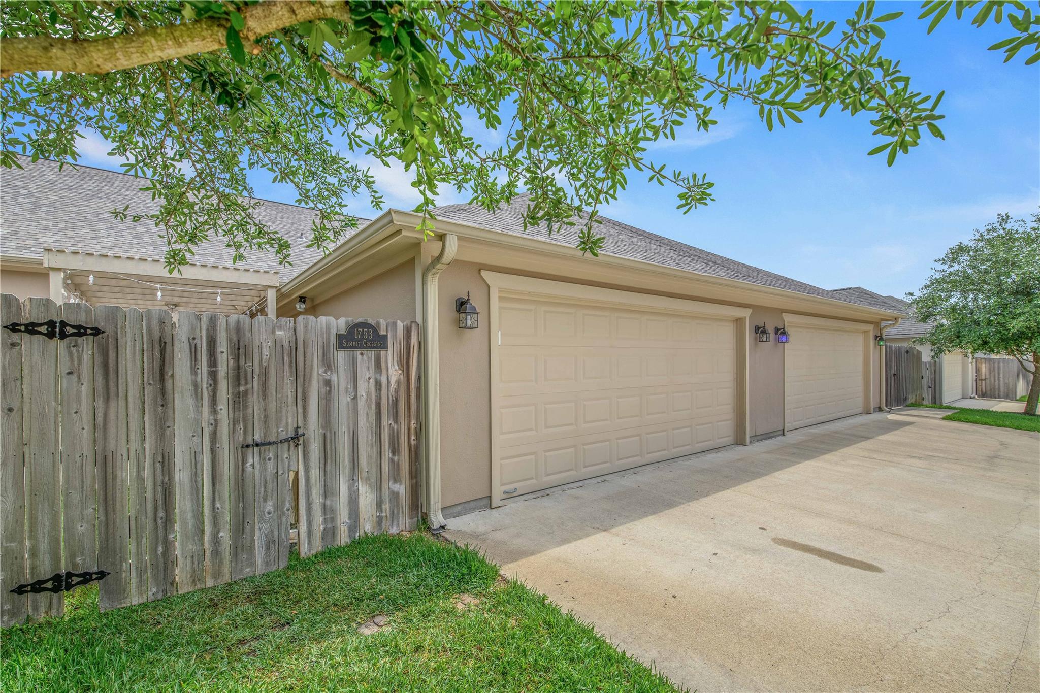 1753 Summit Crossing Ln, College Station, TX 77845