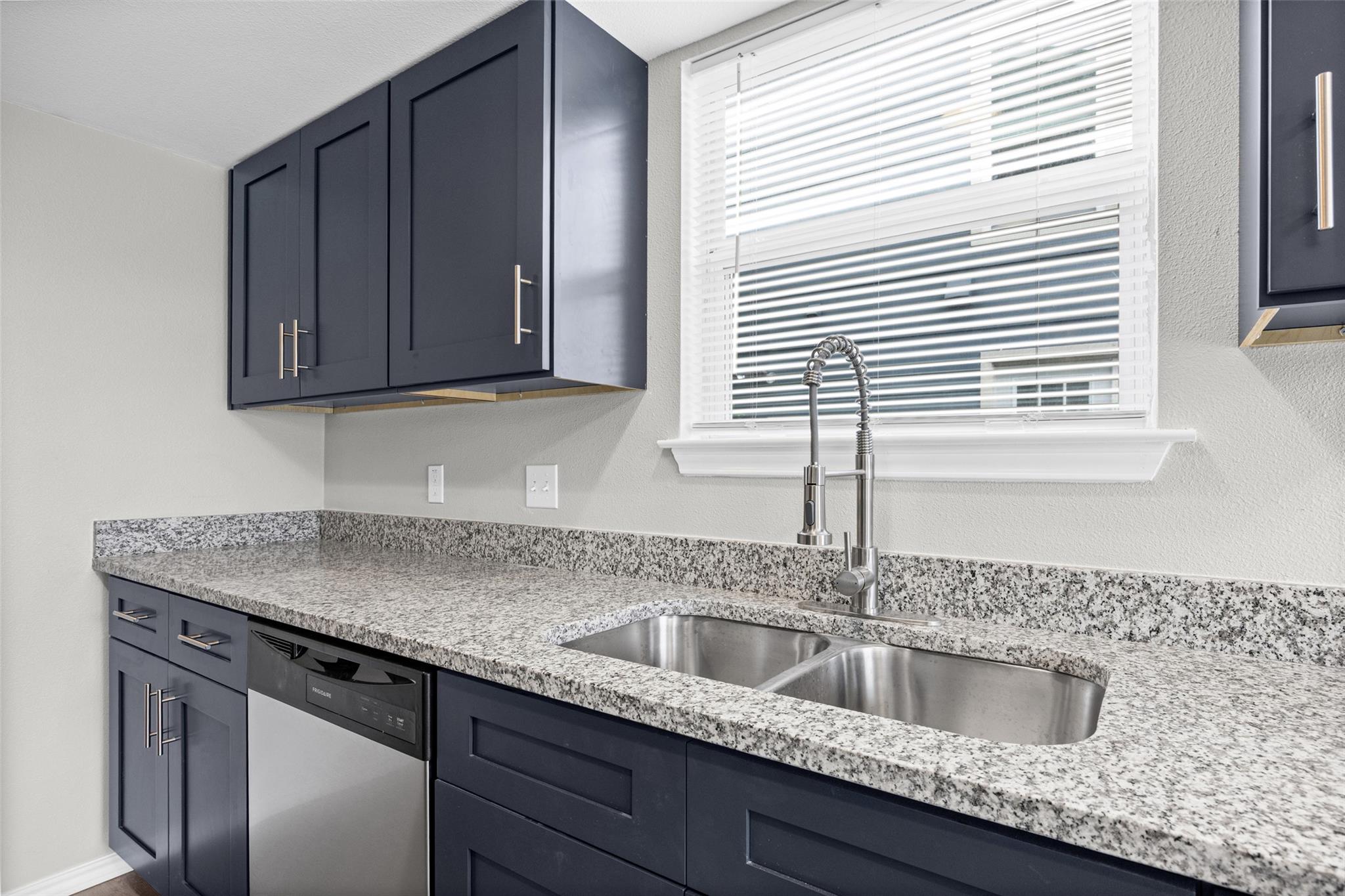 2615 Ektom Dr # B, Austin, TX 78745