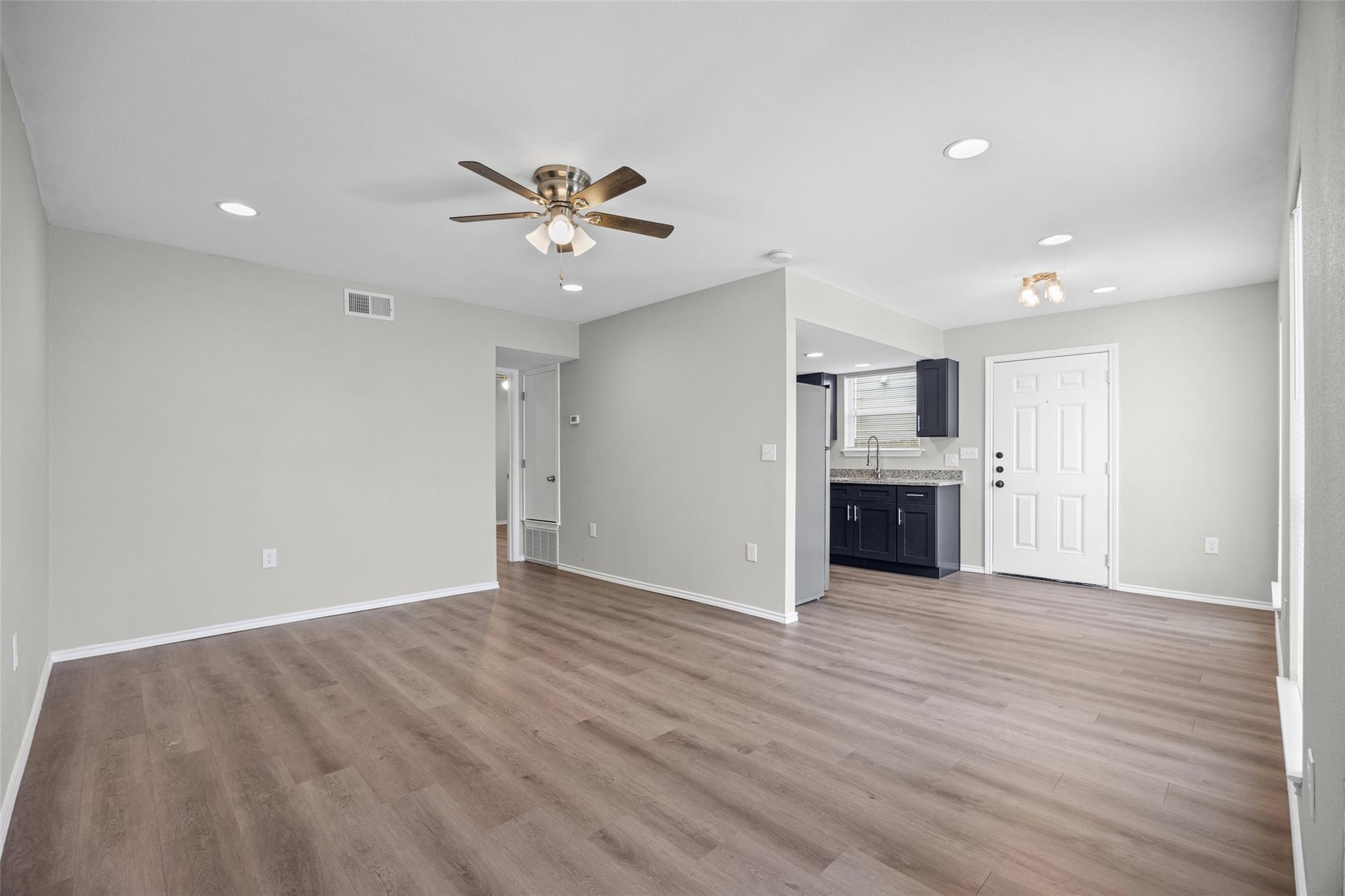 2615 Ektom Dr # B, Austin, TX 78745
