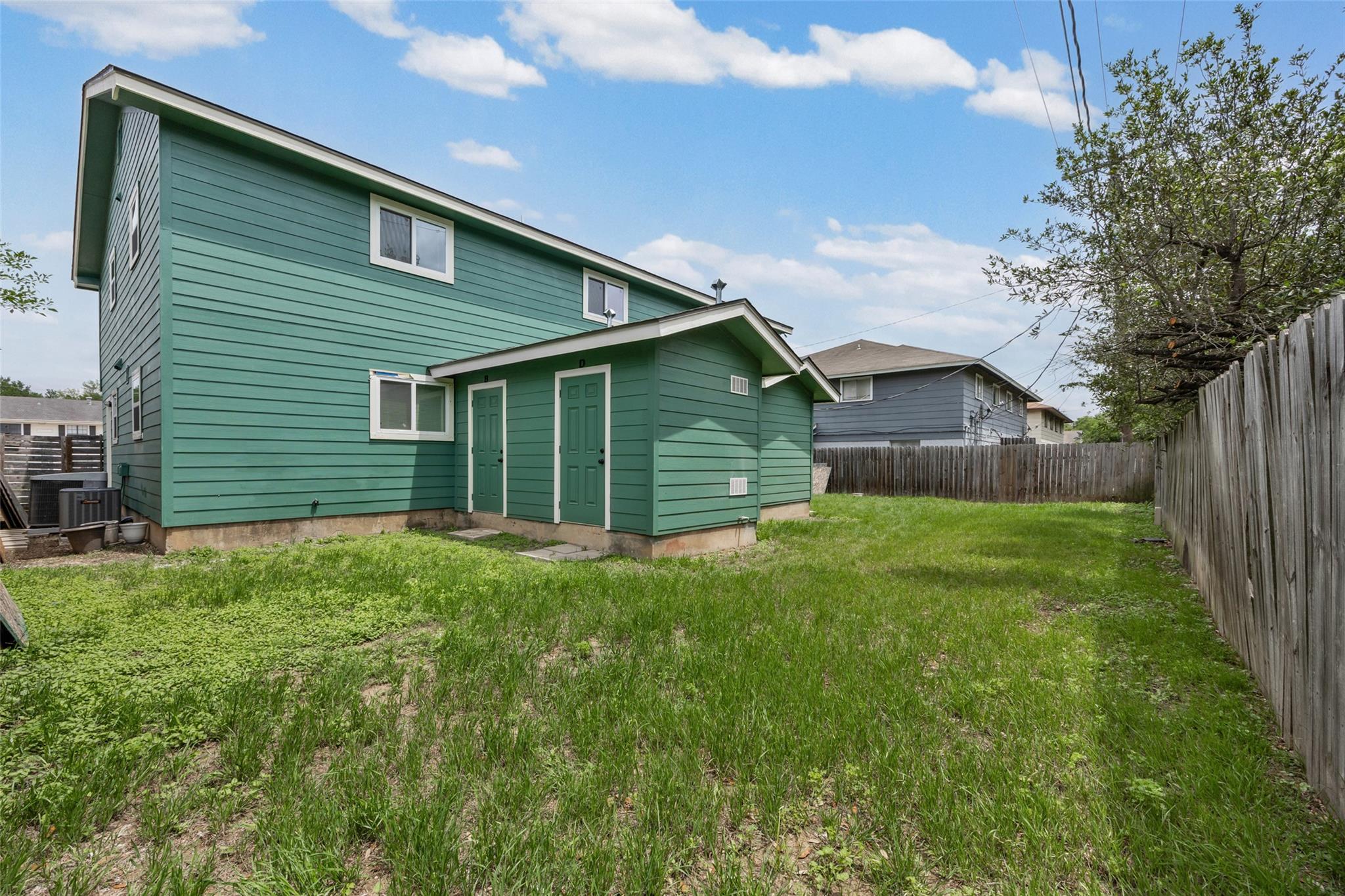 2615 Ektom Dr # B, Austin, TX 78745