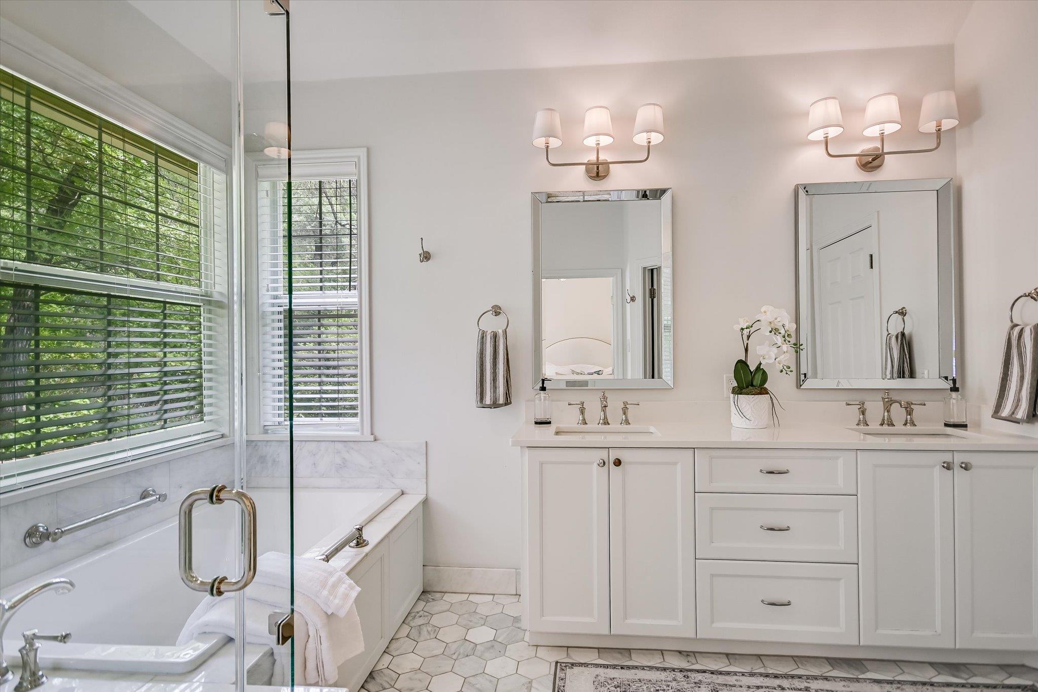 4028 Walnut Clay Dr, Austin, TX 78731