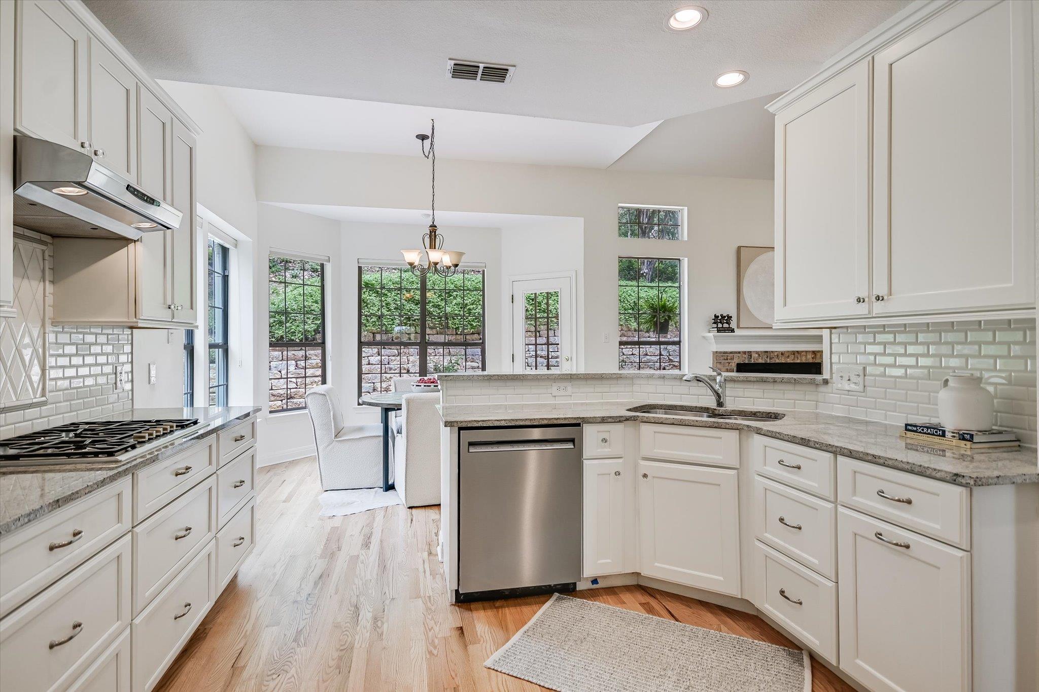 4028 Walnut Clay Dr, Austin, TX 78731