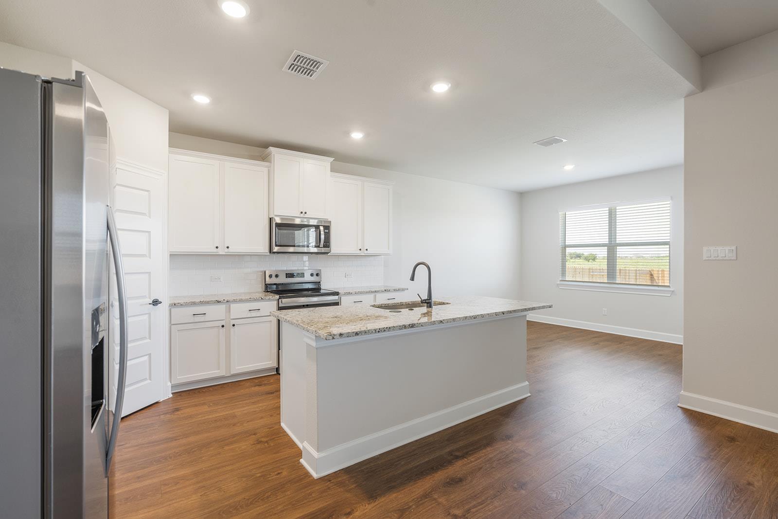 401 W Luna Blue Ln, Jarrell, TX 76537