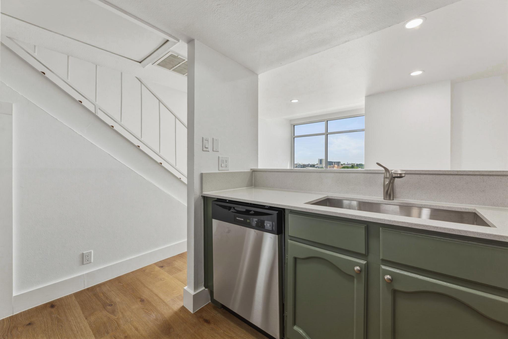 119 E 6th St # 703, Austin, TX 78701