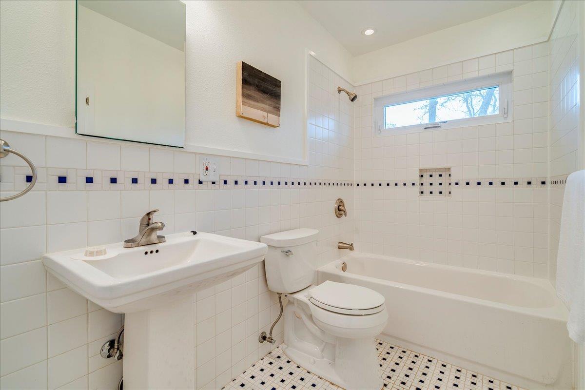 2505 Riddle Rd, Austin, TX 78748