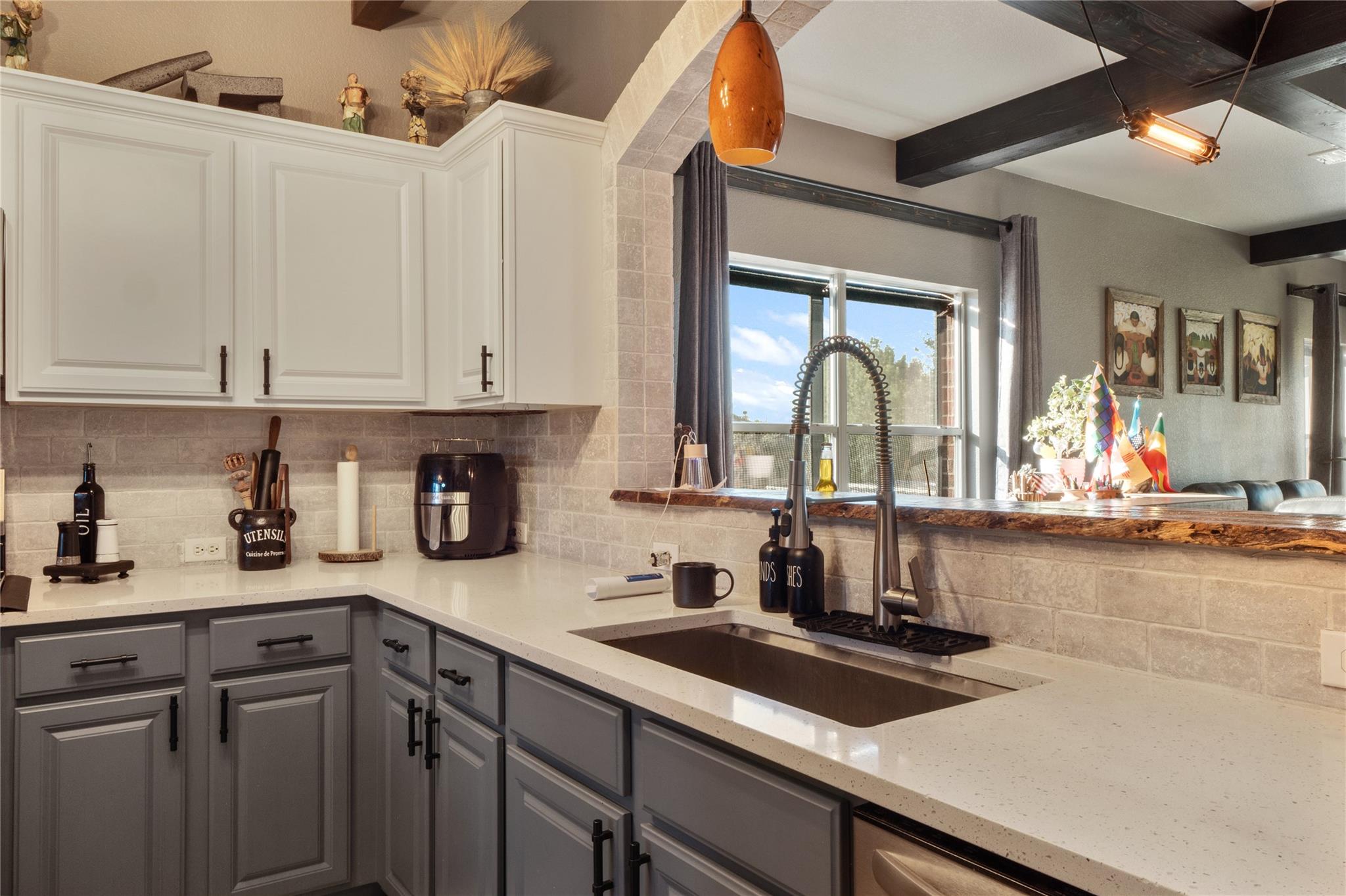 242 Coach Dr, Buda, TX 78610