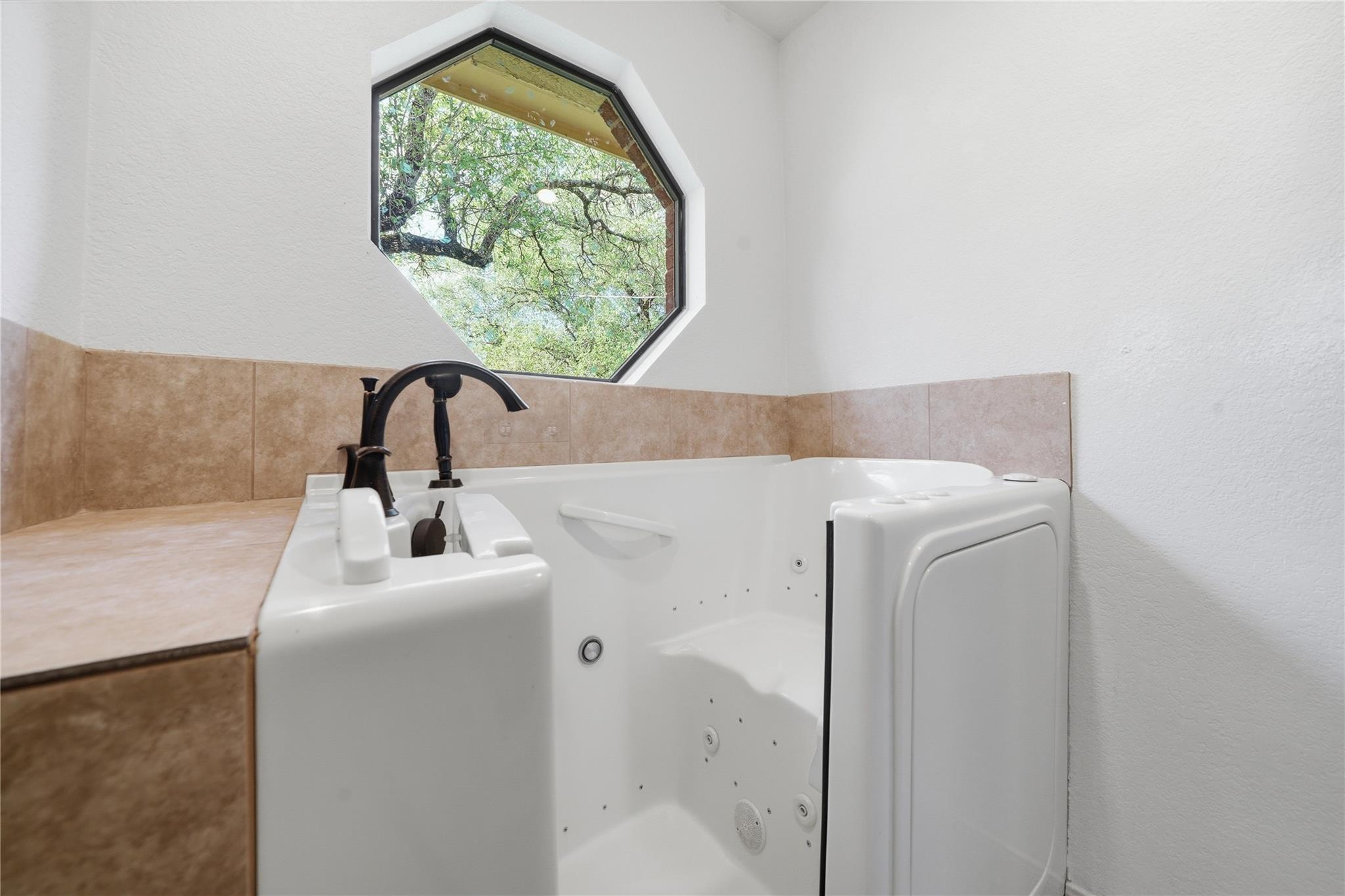 203 Shoal Dr, Georgetown, TX 78633