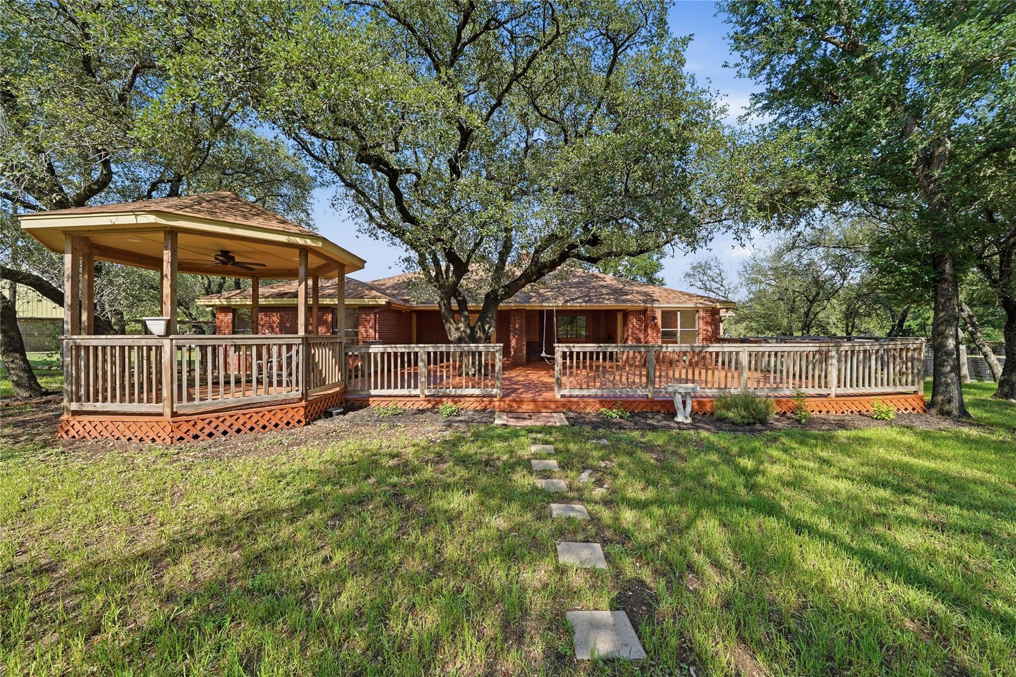 203 Shoal Dr, Georgetown, TX 78633